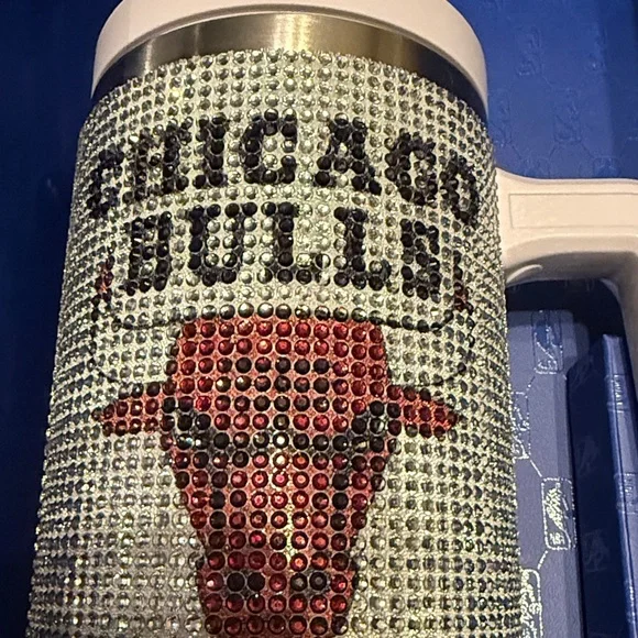 Chicago Bulls Rhinestone Tumbler 40oz Limited Edition - Picture 3 of 8